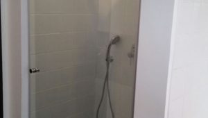 מקלחון חזית דלת ספא